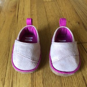 TOMS Tiny Pinto Pink Microsuede Baby Slip-on Shoes Size 2